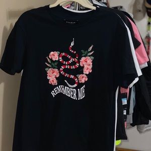 Men’s (S) Black graphic T shirt